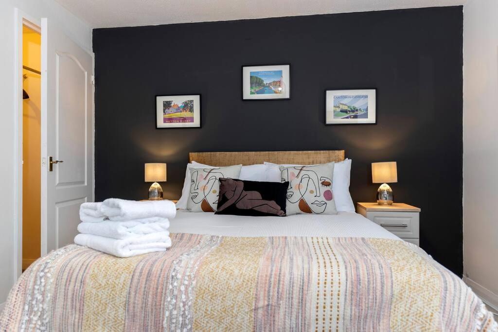 In The Heart Of It! Villa Stokesley Luaran gambar