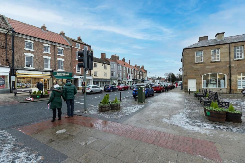 In The Heart Of It! Villa Stokesley Luaran gambar