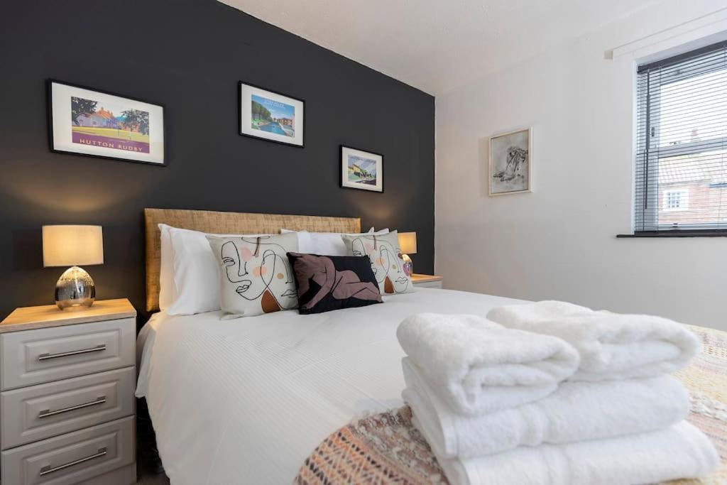 In The Heart Of It! Villa Stokesley Luaran gambar