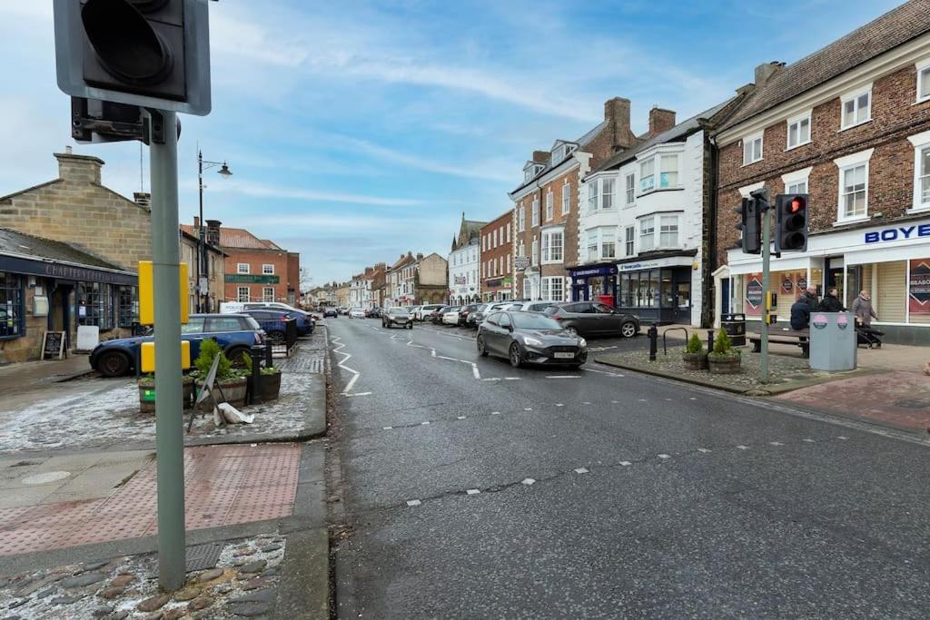 In The Heart Of It! Villa Stokesley Luaran gambar