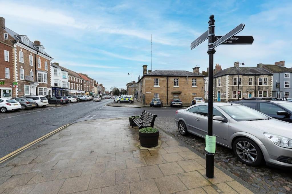 In The Heart Of It! Villa Stokesley Luaran gambar