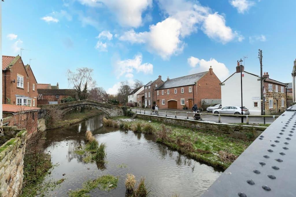 In The Heart Of It! Villa Stokesley Luaran gambar